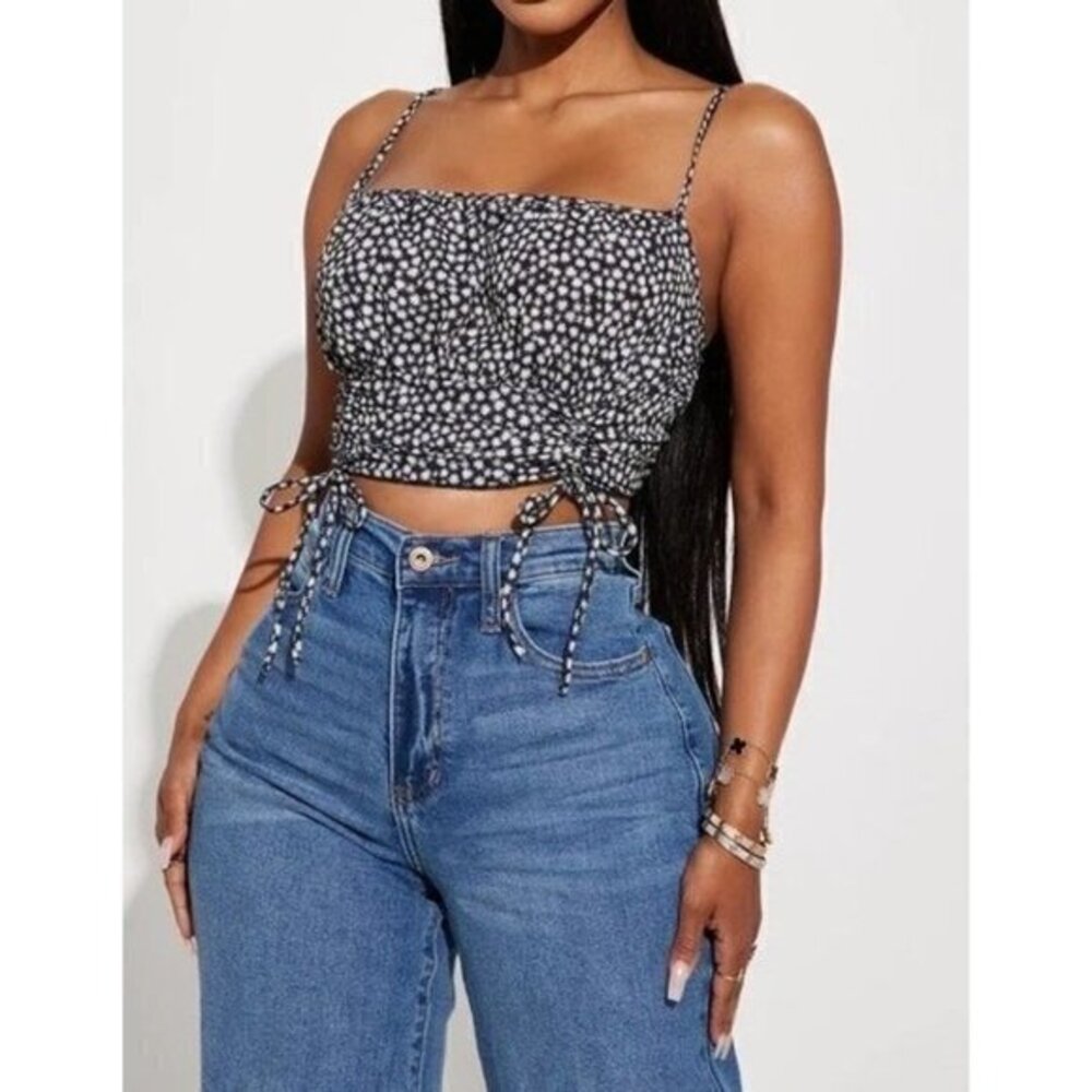 Heart Hips Floral Ruched Cropped smocked back Top Black Size L RefFNB